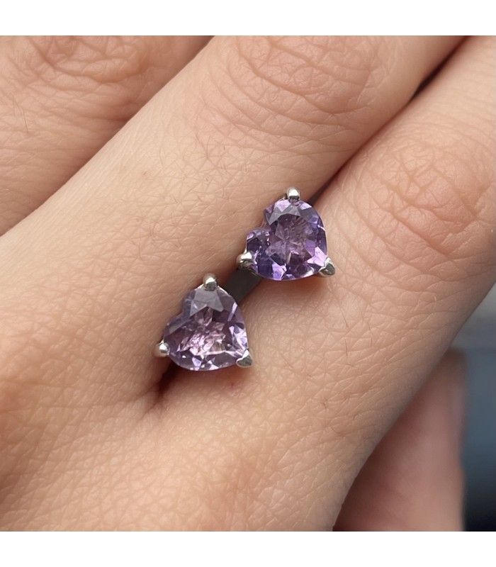 ARETES DE AMATISTA PULIDA FORMA CORAZON