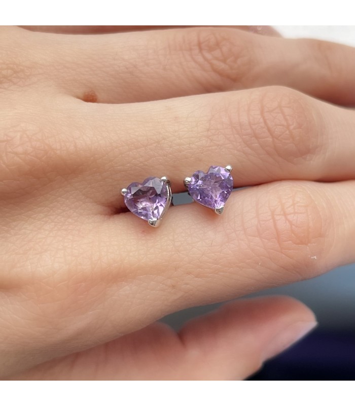 ARETES DE AMATISTA PULIDA FORMA CORAZON